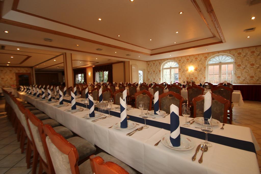 Hotel -Winterfelder Hof Apenburg-Winterfeld Экстерьер фото